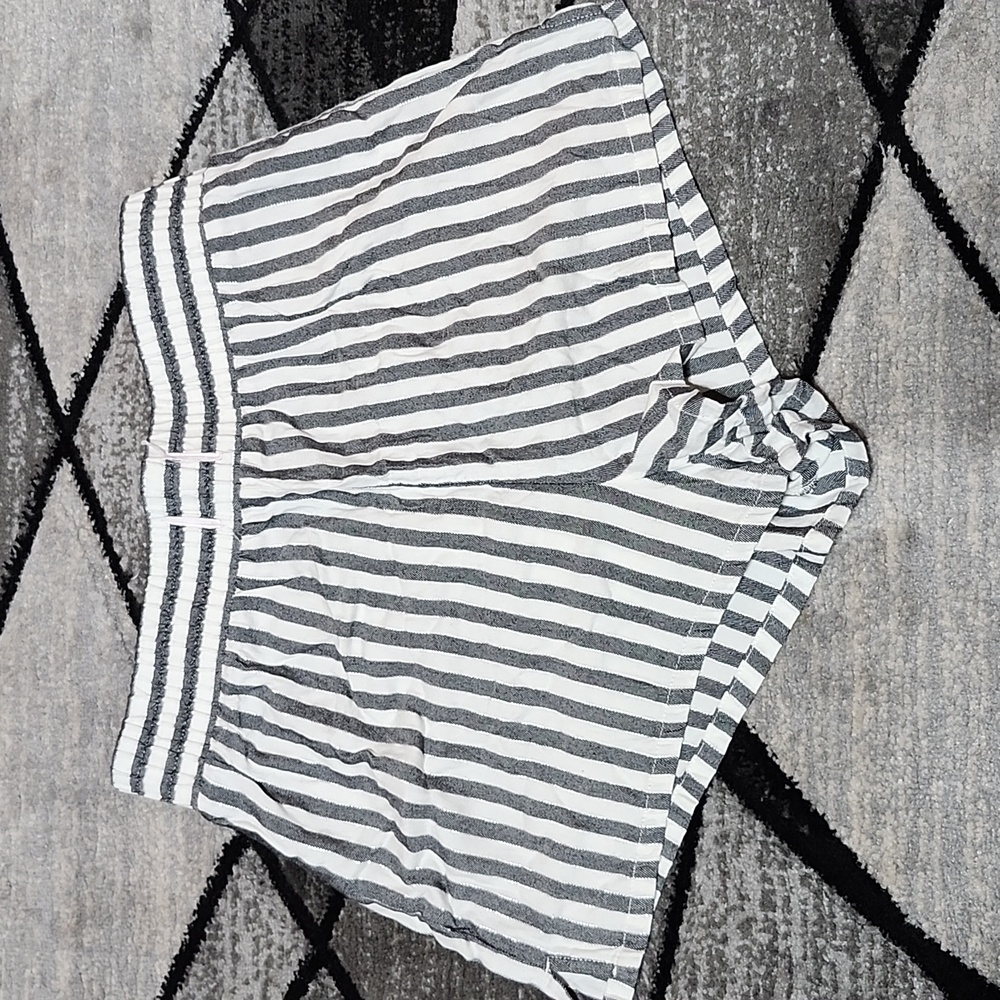VICTORIA SECRET METALLIC STRIPED LONG-SLEEVE & SHORT LOUNGE SLEEPWEAR SET - Picture 9 of 16